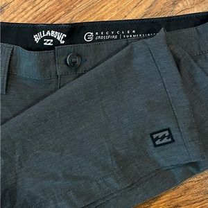 Billabong Chino flat front Submersable men’s shorts